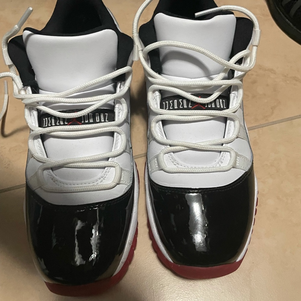 Kids retro Jordan 11s size 7 youth
